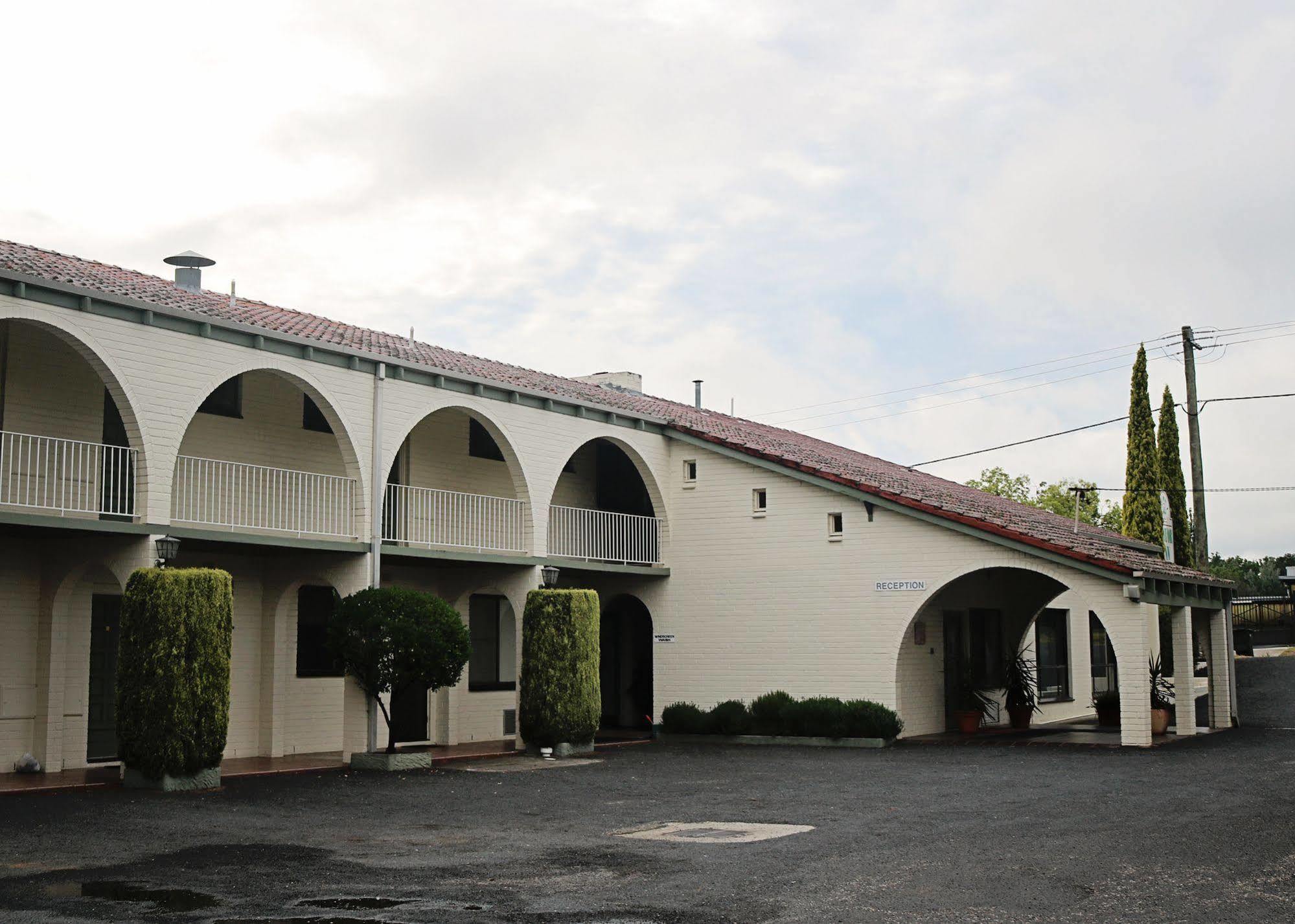 Harriet House Tumut Motel Exterior foto
